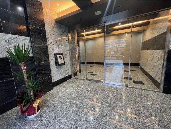 パラゴン勝山通りのエントランス