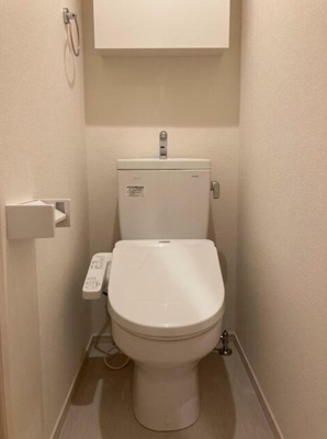 【トイレ】 | ヴィラ都立家政 | 温水洗浄便座。