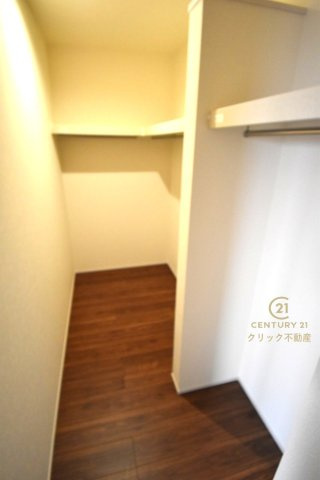 リーブルガーデン  大洗町五反田　3期　1の収納|ウォークインクローゼットは自由度の高い収納スペース。服だけでなく、帽子やバッグなどもまとめて管理することができます。おしゃれが楽しくなりますね♪