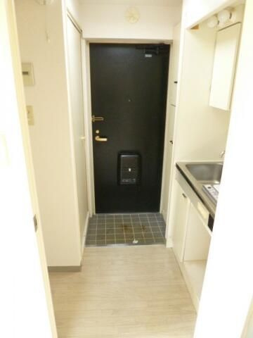 スカイコート新宿第５の玄関