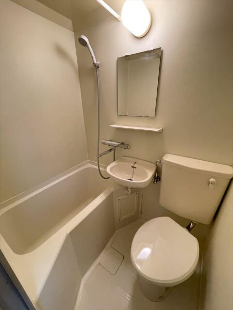 スカイコート新宿第５の浴室