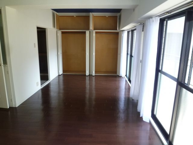 グローリーヨシダの居間・リビング