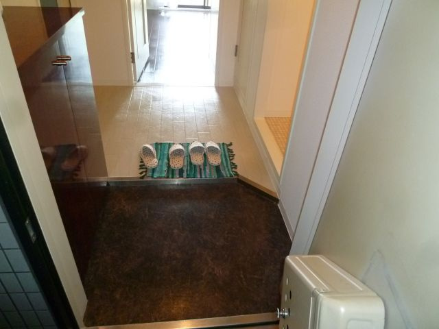 グローリーヨシダの玄関