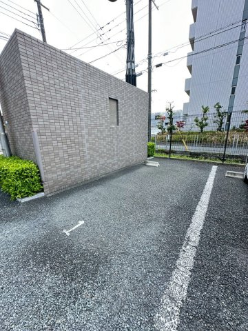 シャルム・Fの駐車場