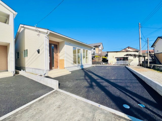 高崎市下里見町の外観|駐車スペース２台可◎