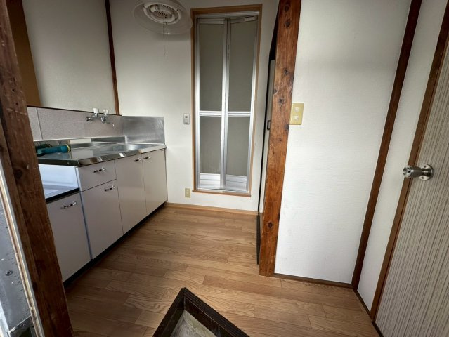 福島アパートの玄関