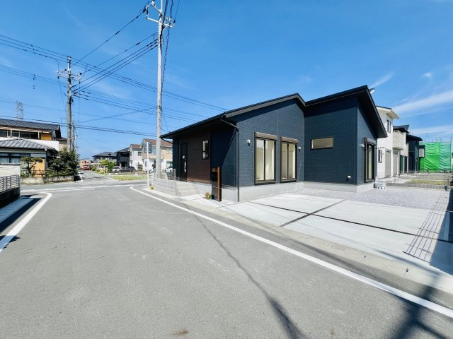 高崎市新町の前面道路含む現地写真|閑静な住宅地で駐車も楽々◎