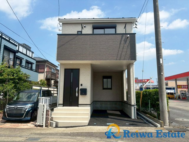 新築戸建　高座郡寒川町一之宮2丁目の外観|ビルトイン車庫で雨の日の買い物や子供の乗り降りがスムーズに行えます。