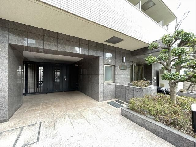 スカイコート神楽坂壱番館のエントランス