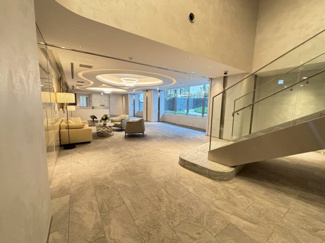 【エントランス】 | パークタワー東中野グランドエア | 華やかなデザインのラグジュアリーラウンジ