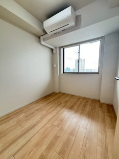 【子供部屋】 | パークタワー東中野グランドエア | 自然光がふんわり入り、毎日が気持ちよく始まる約4.1帖の洋室。