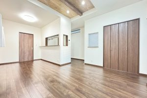 【居間・リビング】 | 東大阪市花園東町1丁目 | 【LDK：約16帖】