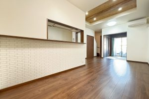 【居間・リビング】 | 東大阪市花園東町1丁目 | 【LDK：約16帖】