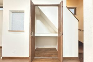 【収納】 | 東大阪市花園東町1丁目 | リビングにある階段下収納です♪