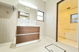 【ランドリースペース】 | 東大阪市花園東町1丁目 | ゆとりある洗面＆ランドリー室です♪