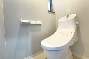 【トイレ】 | 東大阪市花園東町1丁目 | トイレは1階と2階の各階に完備♪こちらは1階のシャワートイレです☆