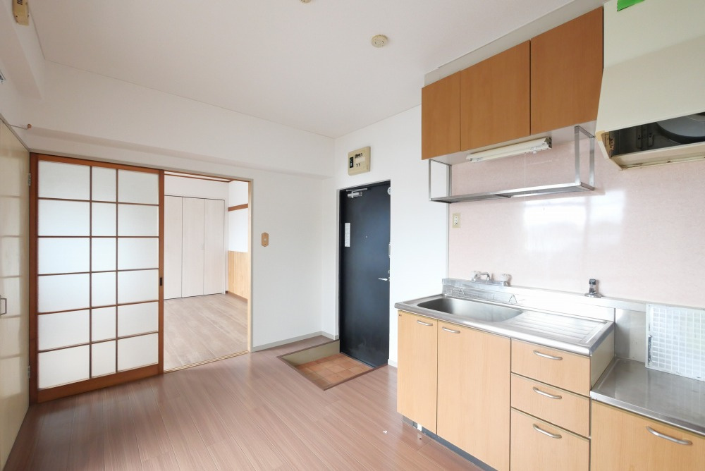 西都ビルの居間・リビング