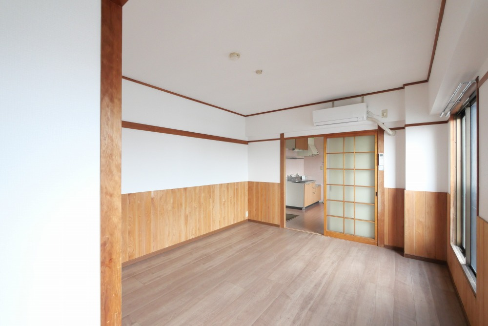 西都ビルの内装