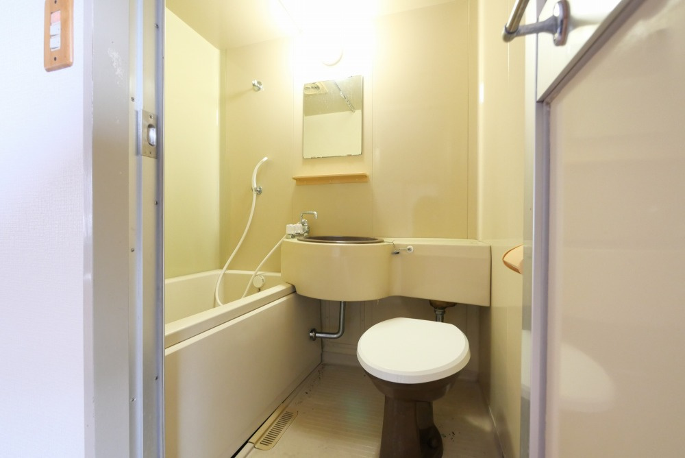 西都ビルの浴室