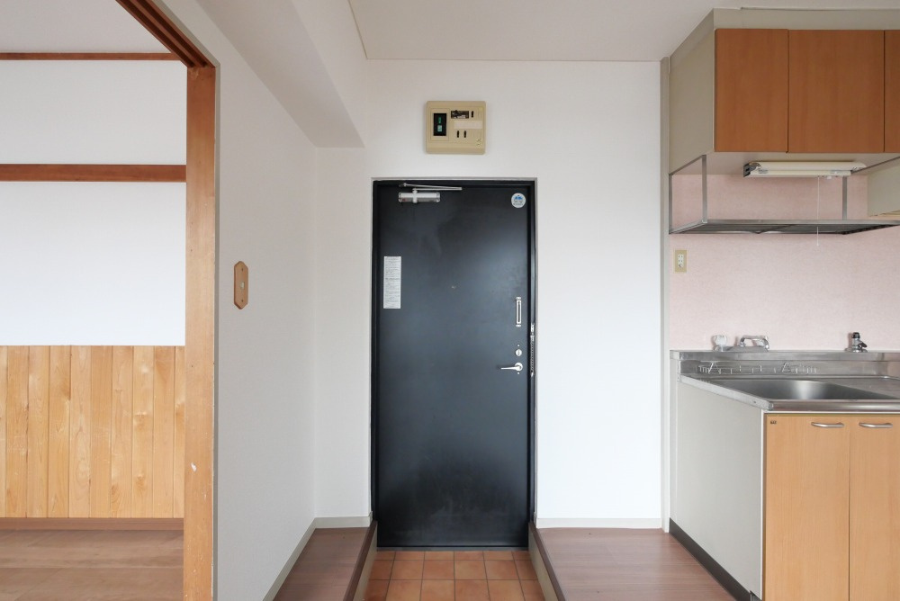 西都ビルの玄関