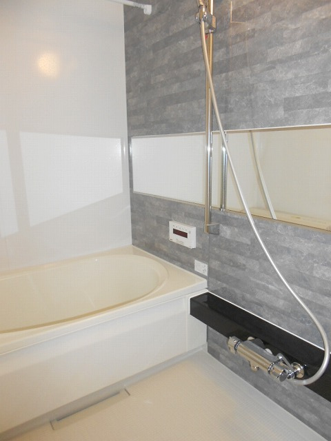 グラシュー湘南IIの浴室