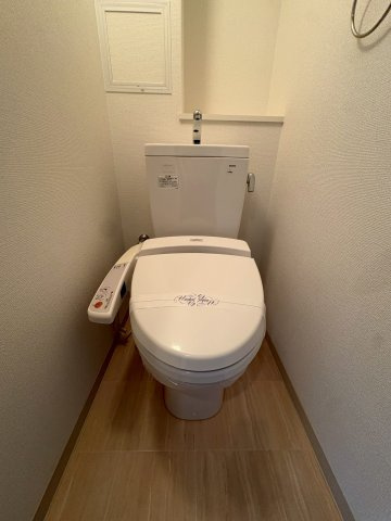 大阪市西区本田２丁目の賃貸マンションのトイレ