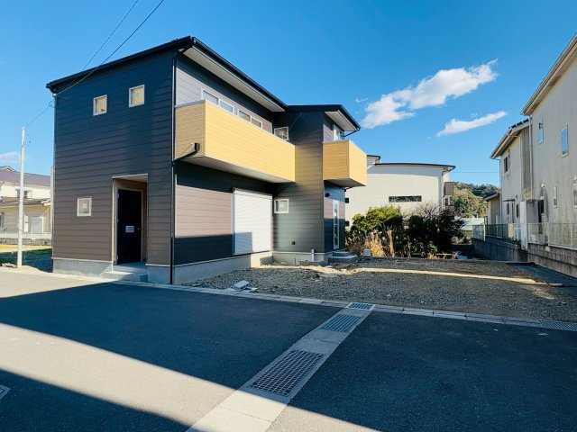 高知市朝倉丙F号地 新築一戸建ての前面道路含む現地写真