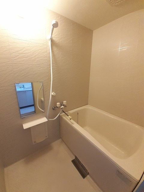 シューベルブ南青山の浴室|バス