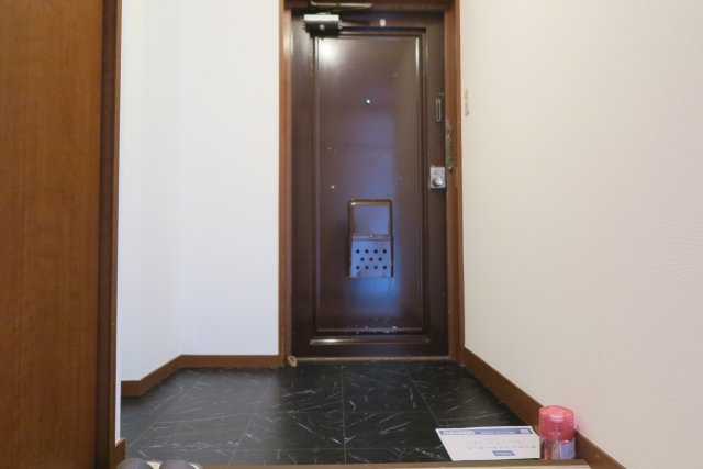 ビルヂィング77の玄関