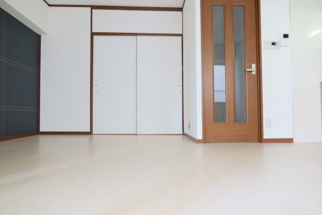 ビルヂィング77の洋室