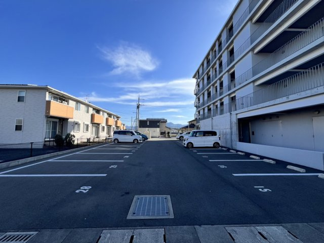 VIORAの駐車場