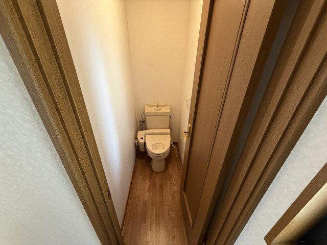 緑町6丁目中古戸建のトイレ