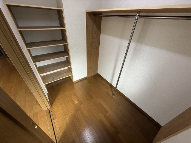 緑町6丁目中古戸建の収納|ウォークインクローゼット