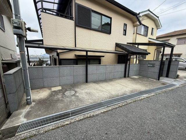 緑町6丁目中古戸建の駐車場