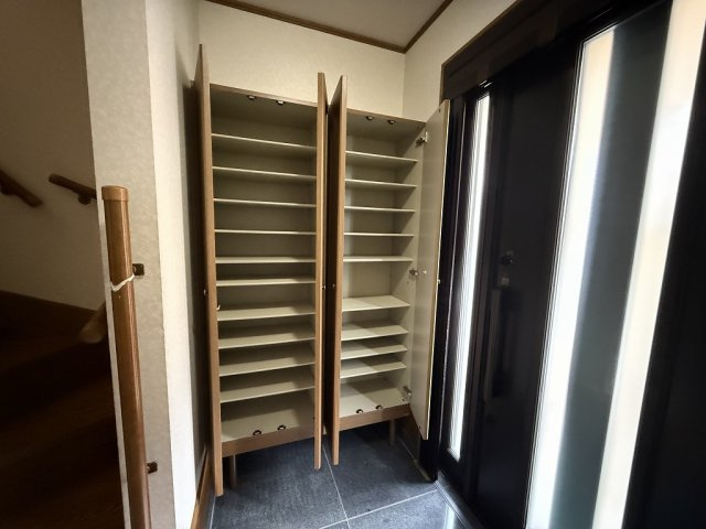 緑町6丁目中古戸建の収納|シューズボックス