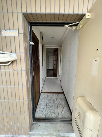 ビクトリーマンションの玄関