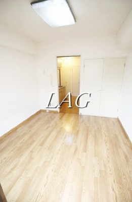 【居間・リビング】 | モデーロ花栗 | 洋室のお部屋です。