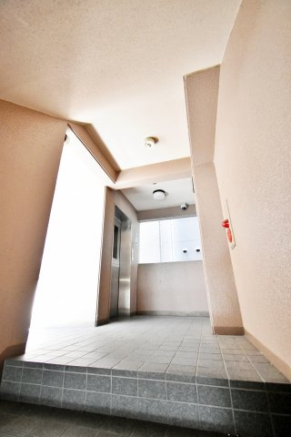 パルティール七宝のエントランス|建物の内部です