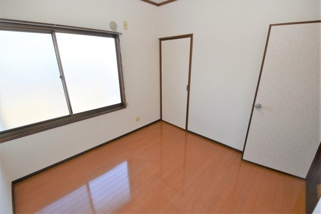 津口ハイツの洋室