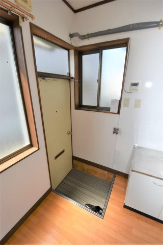 津口ハイツの玄関