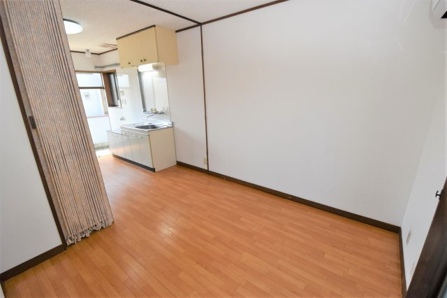 津口ハイツの居間・リビング