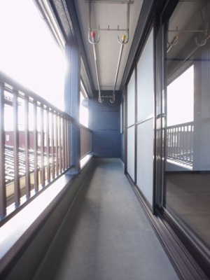 【バルコニー】 | ポレール光洋（メゾネット） | 日当たり良好！お洗濯物がたくさん干せます♪