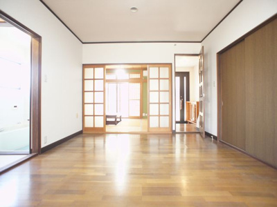 【居間・リビング】 | ポレール光洋（メゾネット） | 快適に過ごせるエアコンが付いています♪