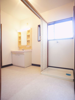 【洗面所】 | ポレール光洋（メゾネット） | 洗髪洗面化粧台と洗濯機置き場があります♪