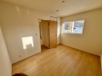 【洋室】 | 盛岡市下米内１丁目 | 寝室にもワークスペースにもぴったりな、ちょうどいい広さです。