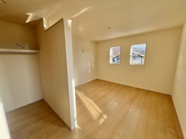 盛岡市下米内１丁目の洋室|白い壁の部屋は、明るく開放的な雰囲気をつくり広く感じられるのが魅力です