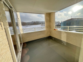 【バルコニー】 | 盛岡市下米内１丁目 | 日当たりが良いのでテーブルや椅子を置いてテラスにするのも◎