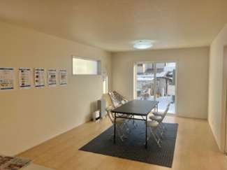 【居間・リビング】 | 盛岡市下米内１丁目 | 自然光が差し込み、家族が集まる心地よい空間です。