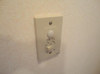 【設備】 | ヴィレッジ名草 | 人感センサー