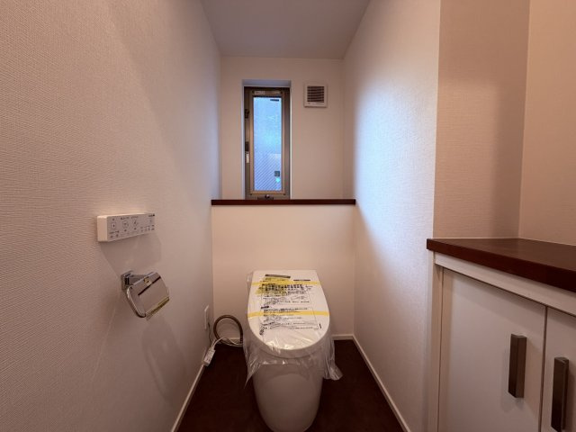 【トイレ】 | 杉並区今川４丁目　中古戸建て | シンプルで使いやすく、清潔感を大切にしたトイレ空間です